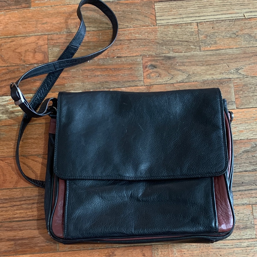 Elegant Black and Burgundy Leather Shoulder Bag